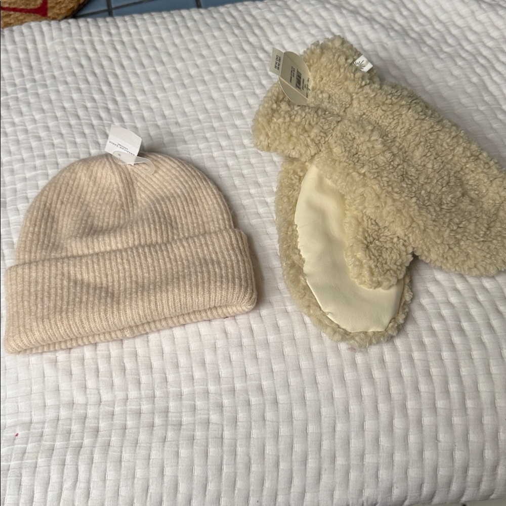 American Eagle Outfitters Cream Ribbed Knit Beanie